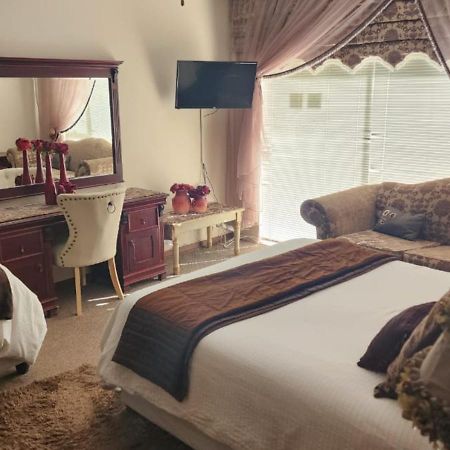 Villa Rose Cottages Bloemfontein Exterior foto