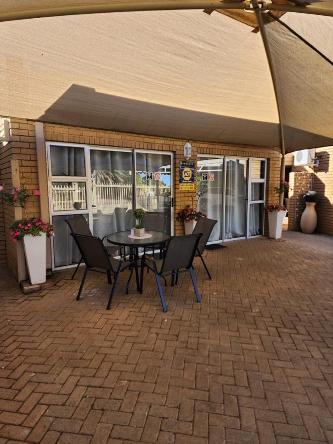 Villa Rose Cottages Bloemfontein Exterior foto